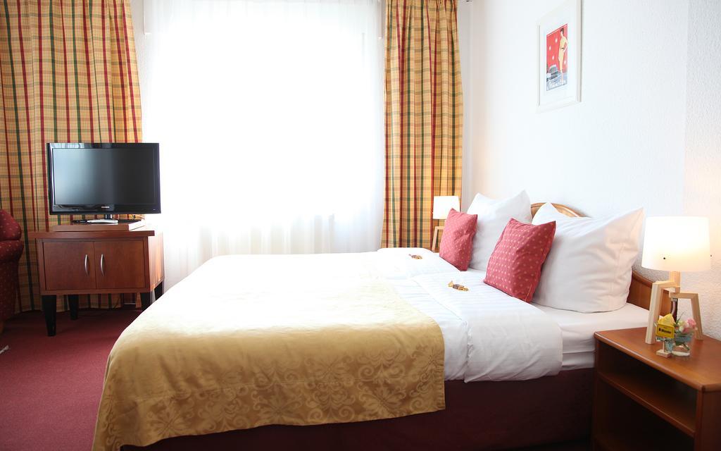 מונסטר Cityhotel Amadeus חדר תמונה