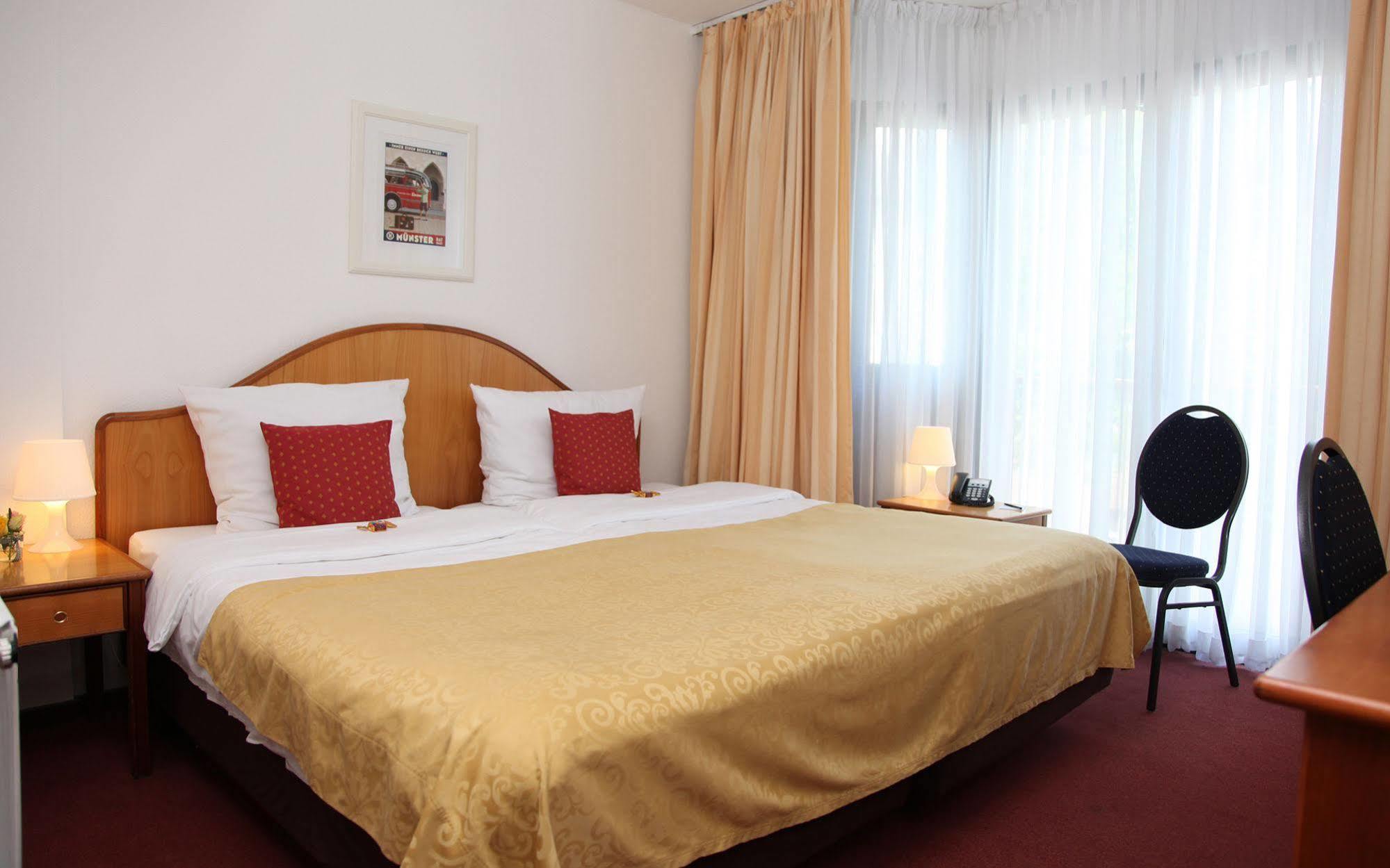 מונסטר Cityhotel Amadeus מראה חיצוני תמונה