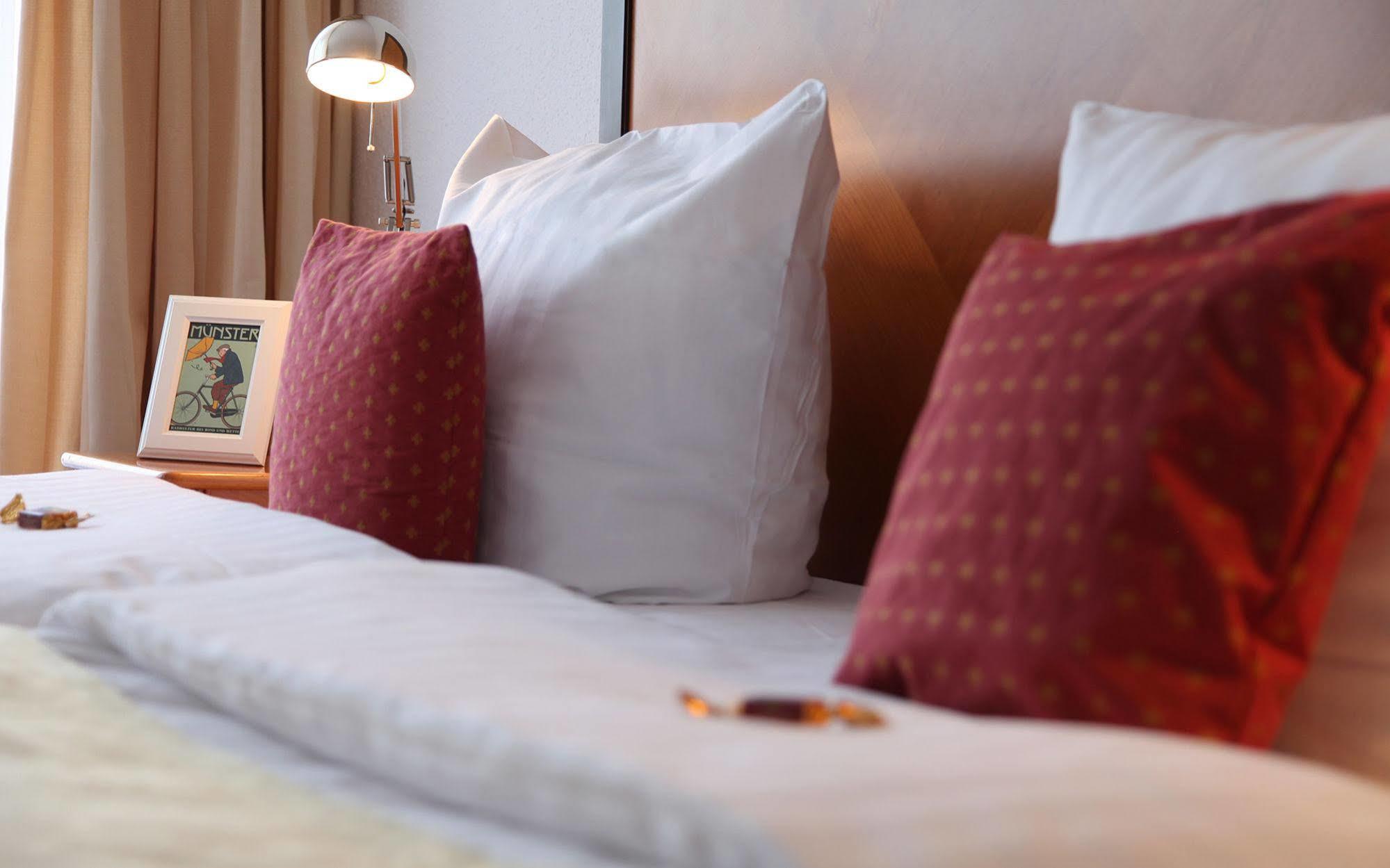 מונסטר Cityhotel Amadeus מראה חיצוני תמונה