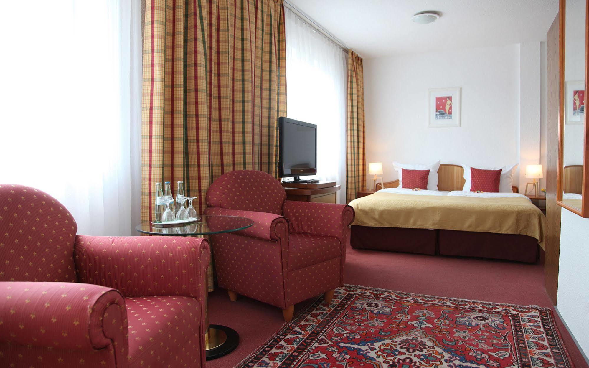 מונסטר Cityhotel Amadeus מראה חיצוני תמונה