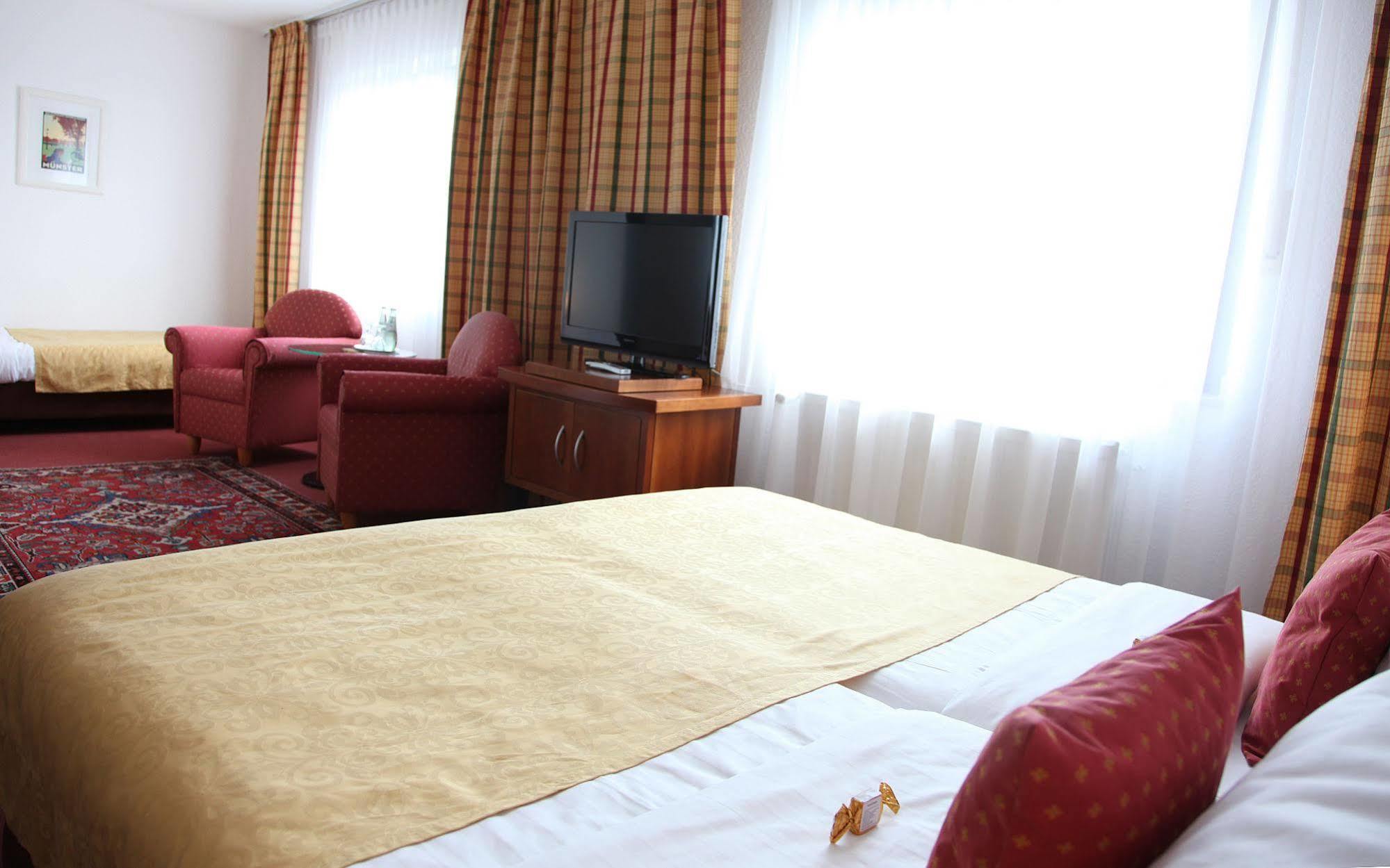 מונסטר Cityhotel Amadeus מראה חיצוני תמונה