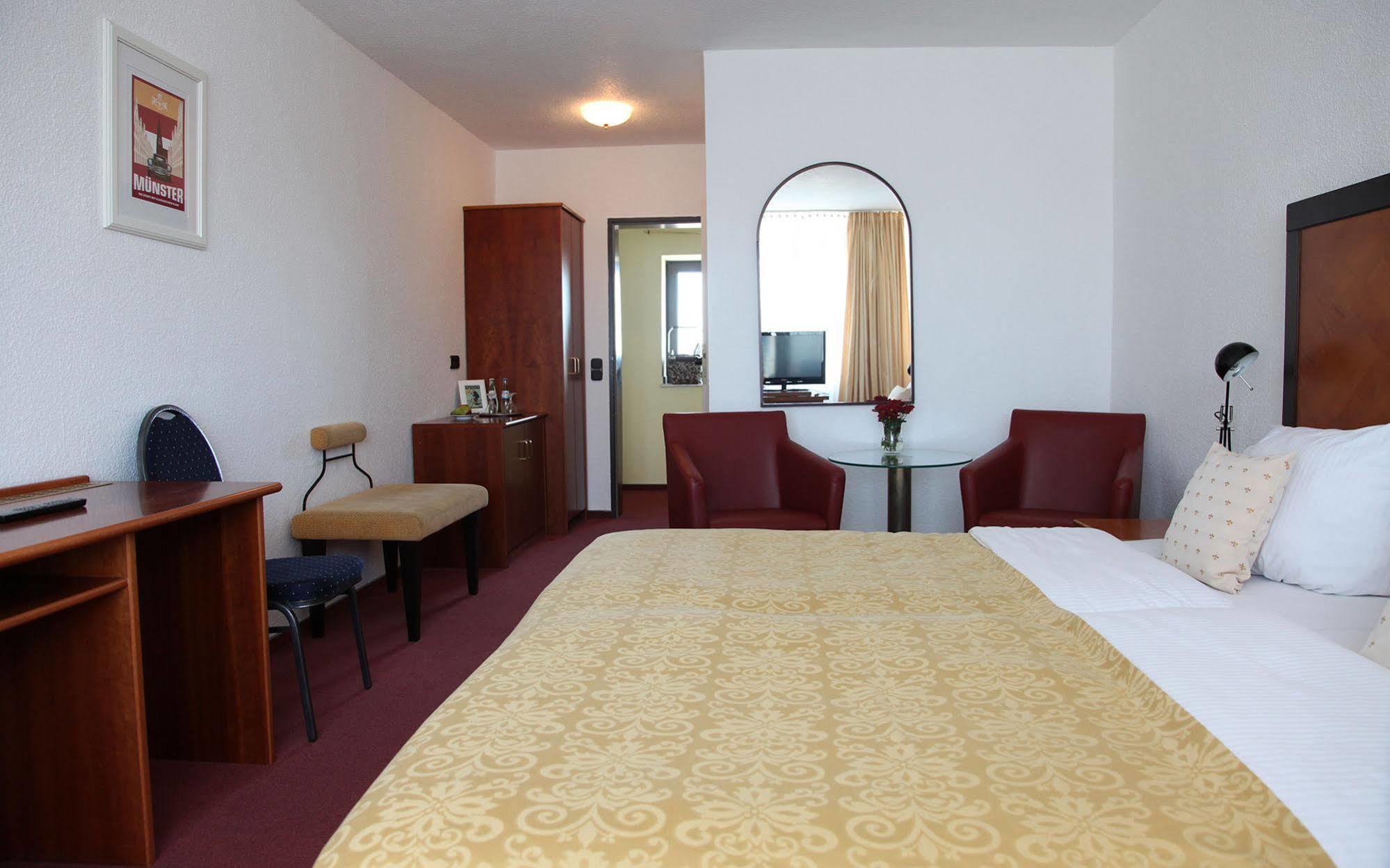 מונסטר Cityhotel Amadeus מראה חיצוני תמונה